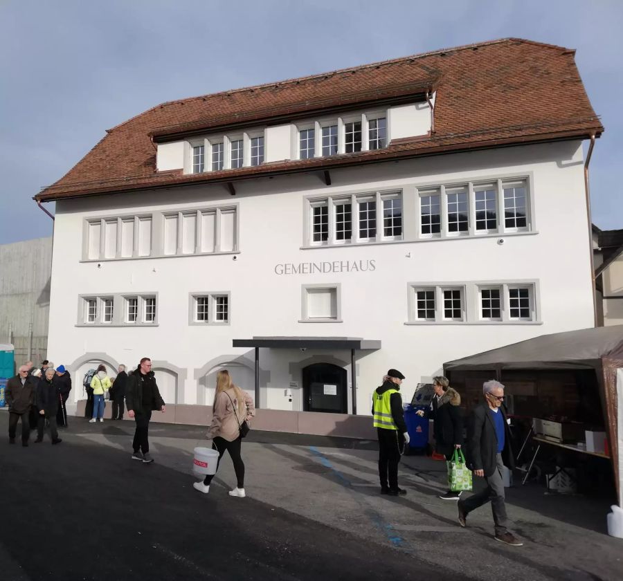 Das Gemeindehaus auf dem Dorfplatz in Pfäffikon SZ.