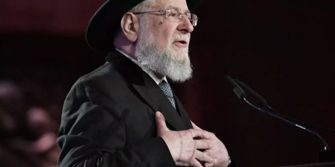Rabbi Israel Meir Lau hält eine Rede am Auschwitz-Gedenktag in Yad Vashem. yad vashem