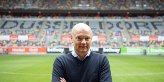 Muss das Selbstbewusstsein der Spieler stärken: Uwe Rösler, neuer Trainer von Fortuna Düsseldorf. Foto: Bernd Thissen/dpa Muss das Selbstbewusstsein der Spieler stärken: Uwe Rösler, neuer Trainer von Fortuna Düsseldorf. Foto: Bernd Thissen/dpa