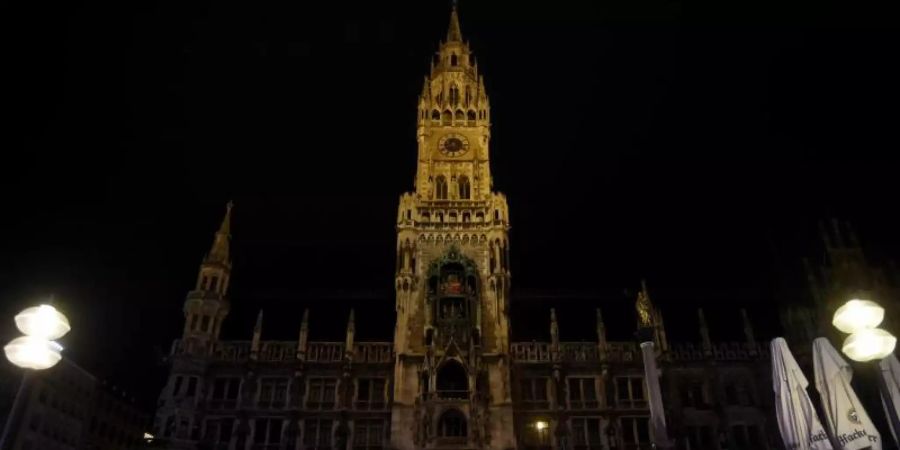 Der menschenleere Marienplatz in München. Foto: Felix Hörhager/dpa