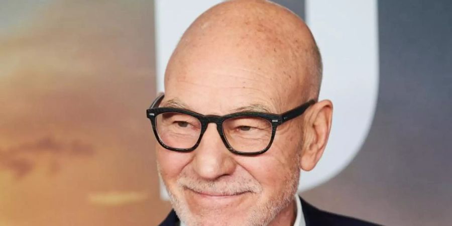 Patrick Stewart findet, die Menschheit sollte sich besser um die Erde kümmern. Foto: Paul Zinken/dpa