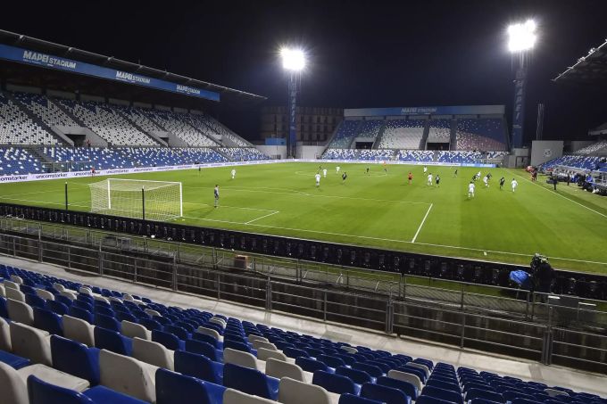 In Italien wurde zuletzt wegen des Coronavirus vor leeren Tribünen gespielt. Wie soll da eine EM stattfinden? Serie A Coronavirus EM