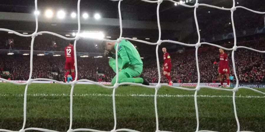 Goalie Adrian nach dem 2:2 von Atlético.