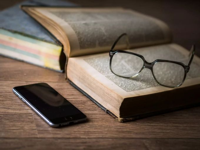 Die meisten Studierenden lernen fleissig. Manche haben sich allerdings «Alternativen» einfallen lassen. Universität Bern