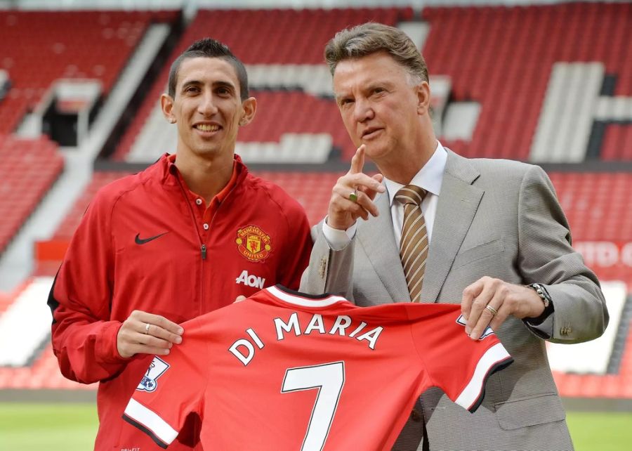 Louis van Gaal mit seinem neuen Star Angel Di Maria im Jahr 2014.