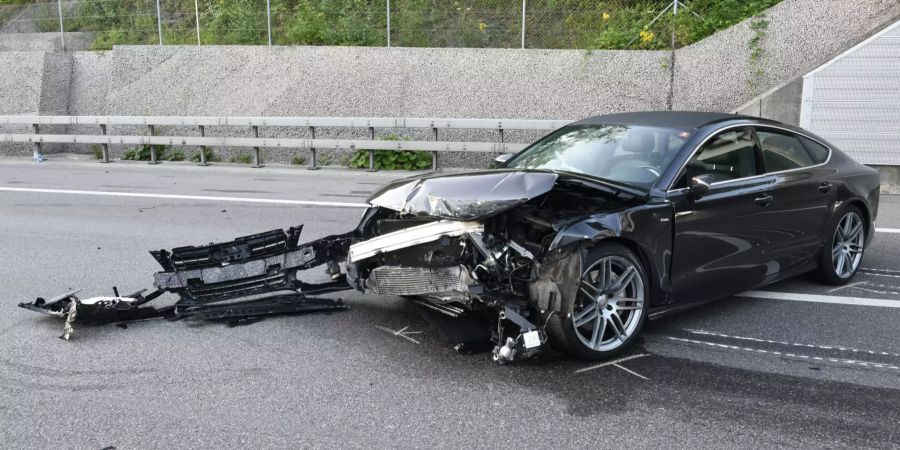 Luzern: Selbstunfall mit Personenwagen auf der Autobahn