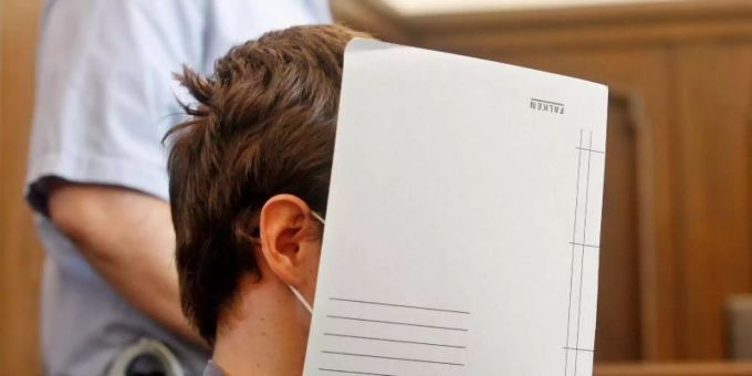 Der Prozess gegen Bastian S. war nur der Auftakt für eine Reihe von Anklagen gegen ein organisiertes Netzwerk für sexuellen Missbrauch kleiner Kinder. Foto: Roland Weihrauch/dpa-Pool/dpa Der Prozess gegen Bastian S. war nur der Auftakt für eine Reihe von Anklagen gegen ein organisiertes Netzwerk für sexuellen Missbrauch kleiner Kinder. Foto: Roland Weihrauch/dpa-Pool/dpa