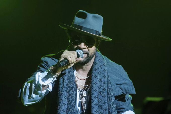 Der jamaikanische Sänger Shaggy steht während eines Konzerts in Budapest auf der Bühne. Shaggy