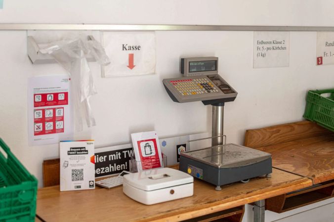 Es kann in bar oder mit Twint bezahlt werden.