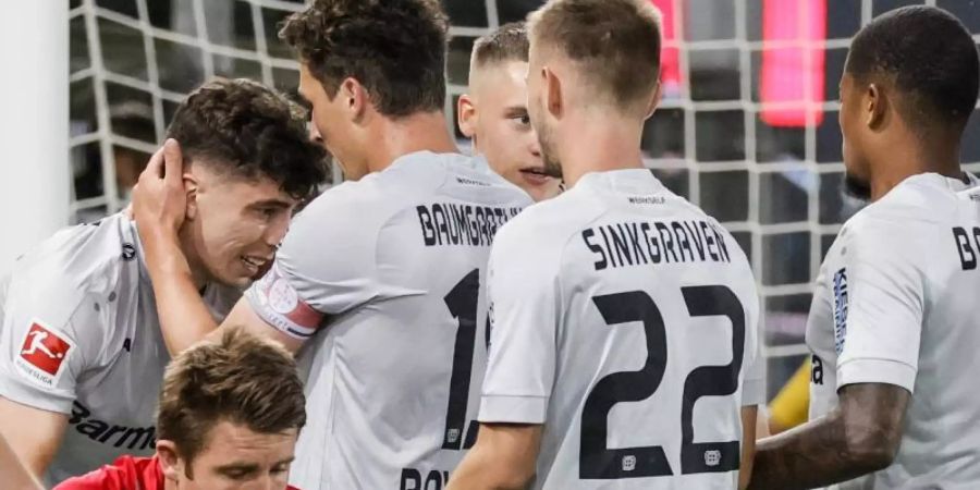Leverkusen siegte in Freiburg dank Kai Havertz (l). Foto: Ronald Wittek/epa/Pool/dpa
