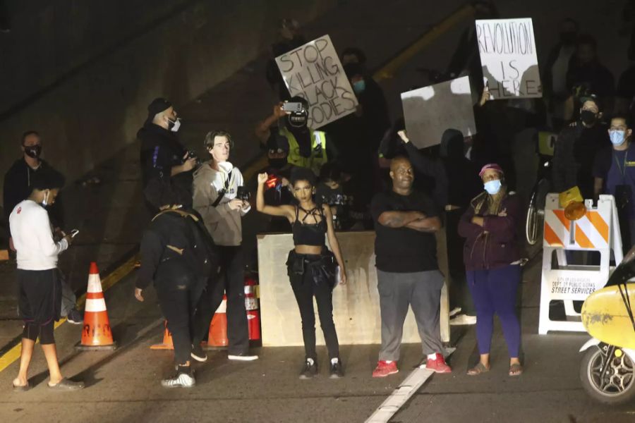 Die Proteste hielten die ganze Nacht an.