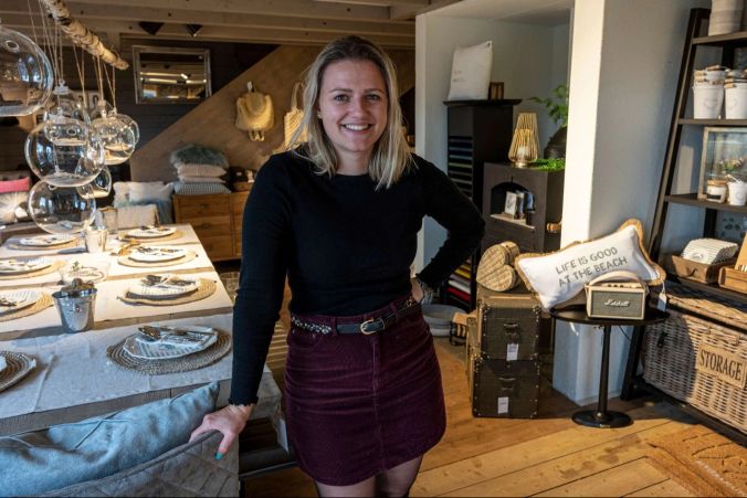 Serina Walser im "Möbeltrend"