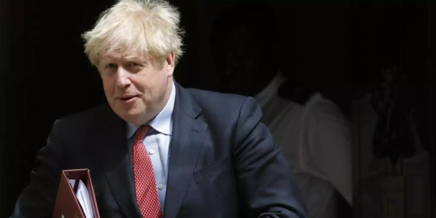Der britische Premierminister, Boris Johnson, verlässt die 10 Downing Street. Foto: Frank Augstein/AP/dpa