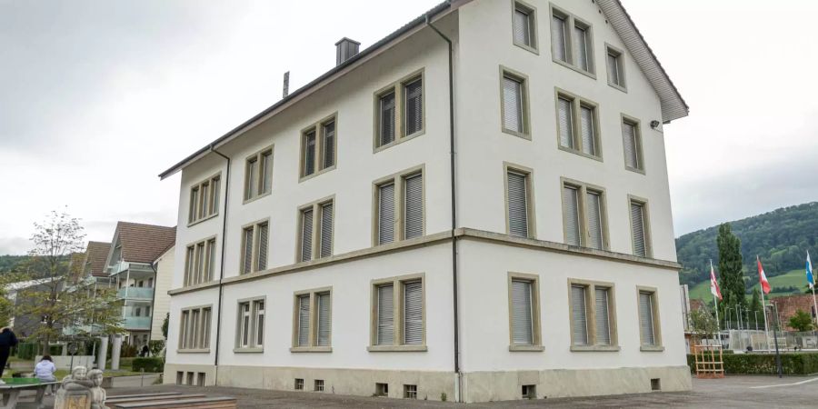 Ein Schulgebäude in Erlinsbach (AG).