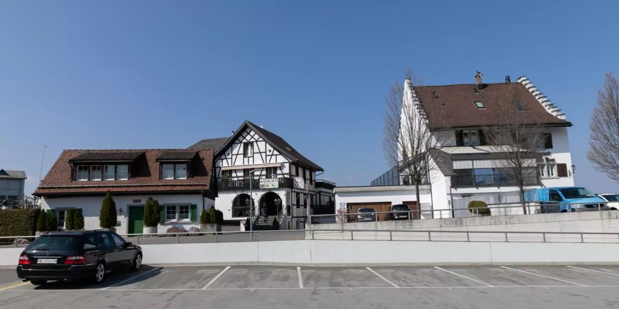 Das Dorf Wollerau.