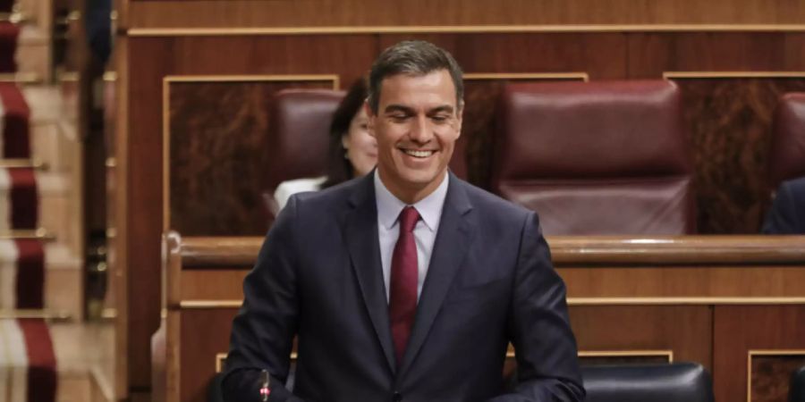 Pedro Sanchez, Ministerpr‰sident von Spanien, nimmt an einer Parlamentssitzung in Madrid. Bei der Sitzung beantwortete der Ministerpr‰sident unter anderem Fragen der Parteien der Opposition zu Maflnahmen zur Eind‰mmung der Auswirkungen der Corona-Pandemie. Foto: J. HellÌn./Pool/EUROPA PRESS/dpa