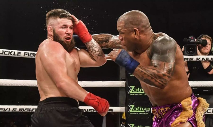 Zwei Kämpfer der «Bare Knuckle Fighting Championship» beim Schlagabtausch.