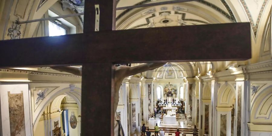 Die Kirchen in Italien wie hier in Guissano dürfen ab dem 18. Mai wieder Gottesdienste mit Gläubigen feiern. Foto: Luca Bruno/AP/dpa