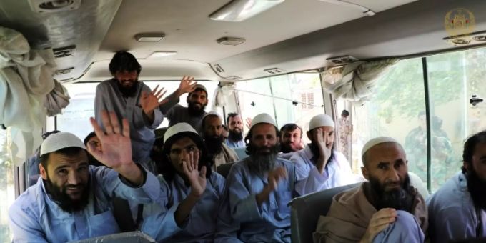 Aus dem Gefängnis entlassene Taliban-Kämpfer. Taliban
