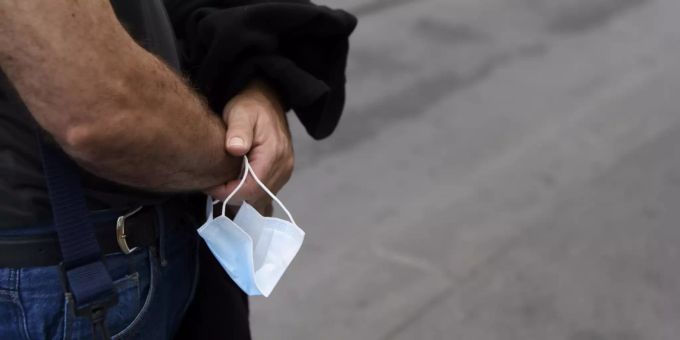 In England dürfen Banken nur noch mit Schutzmaske betreten werden. (Symbolbild) MASKE, MASKEN, SCHUTZMASKEN, SCHUTZMASKE, GESICHTSMASKEN, GESICHTSMASKE, HYGIENEMASKE, MUNDSCHUTZ, ?V, OEFFENTLICHER VERKEHR, CORONAVIRUS, COVID-19, COVID 19,