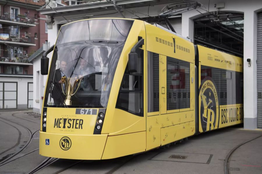 Das Fahrzeug wurde zu Ehren des Meistertitels 2018 gestaltet.
