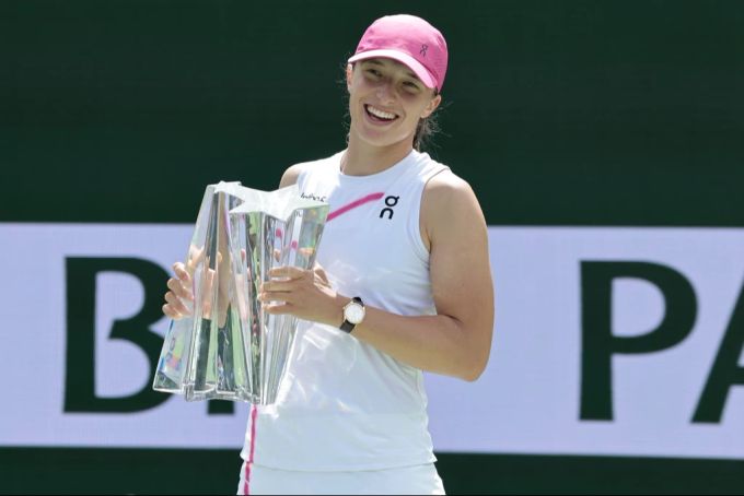 Mit dem Sieg in Indian Wells holt sich Iga Swiatek bereits den zweiten Titel in 2024. Iga Swiatek Indian Wells.