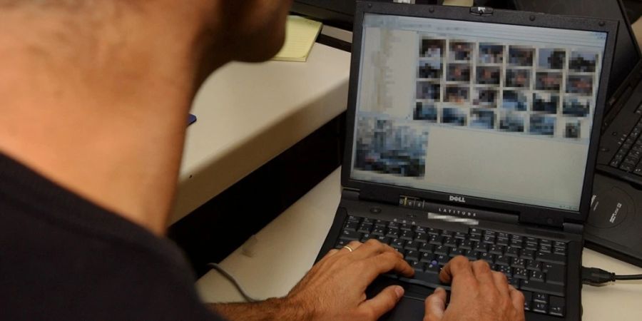 Unter 16-Jährige sollen besser vor Pornoseiten im Internet geschützt werden. Das Parlament zieht dafür Netzsperren in Betracht. (Symbolbild)