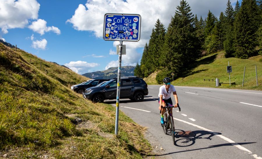 Monika Sattler auf dem Velo