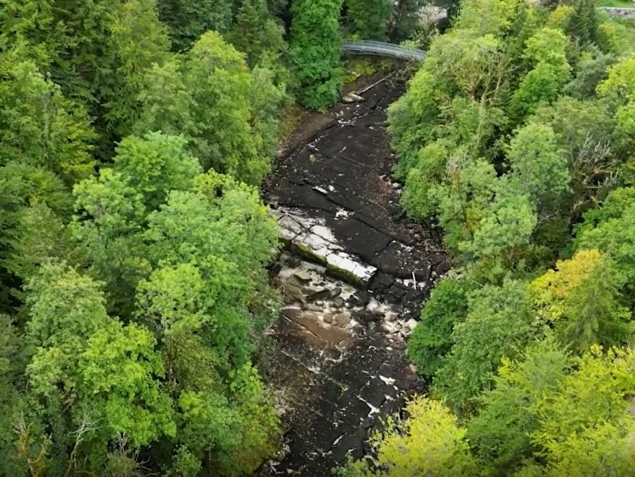 Auch der Wasserfall Saut-du-Doubs ist komplett ausgetrocknet.