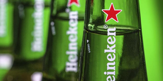 Flaschen des niederländischen Bierherstellers Heineken - der weltweit zweitgrösste Brauereibetrieb. (Archivbild) Flaschen des niederländischen Bierherstellers Heineken - der weltweit zweitgrösste Brauereibetrieb. (Archivbild)