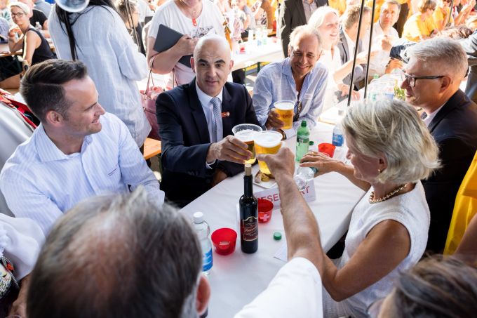 Bundesrat Alain Berset, zweiter von links, besucht die Bundesfeier Luzern am Sonntag, 31. Juli 2022 auf dem Europaplatz Luzern. Berset