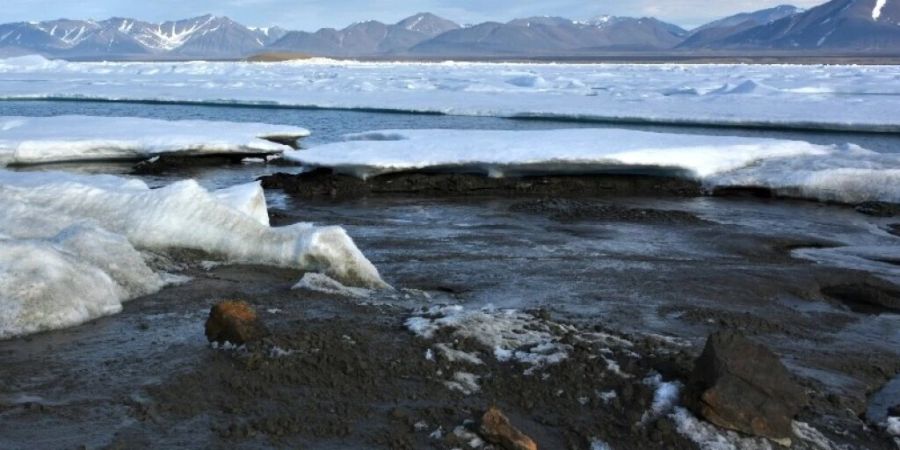 Bei der vermeintlichen Insel vor der Nordküste Grönlands handelt es sich in Wahrheit um einen Eisberg. (Archivbild)