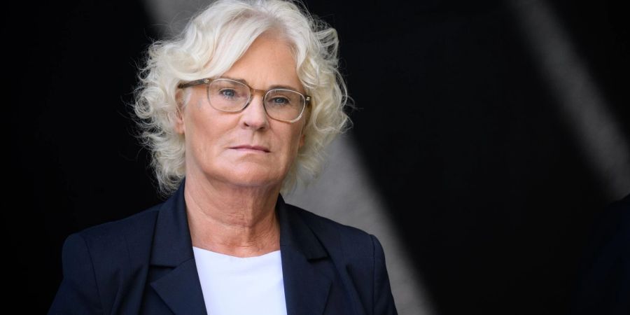 Hatte Mitte April bei einem Flug mit einem Regierungshubschrauber ihren 21-jährigen Sohn mitgenommen: Christine Lambrecht.