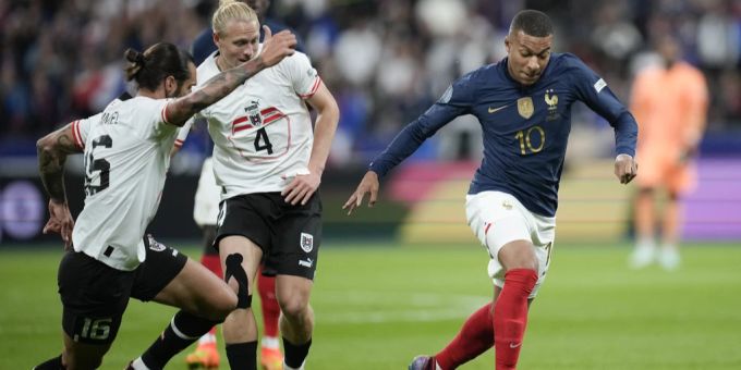 Angeführt von Kylian Mbappé gewinnt Frankreich in der Nations League gegen Österreich. Kylian Mbappé