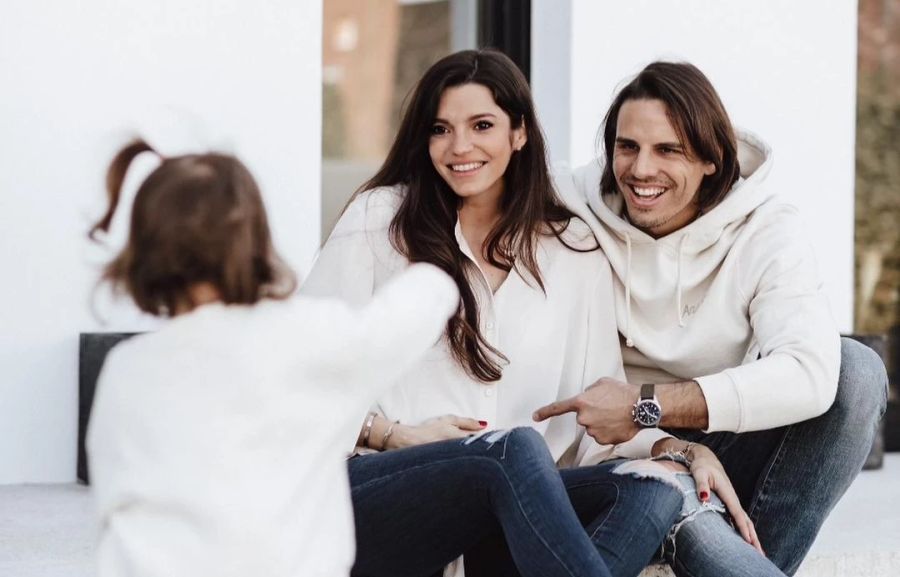 Yann Sommer mit seiner Alina und der gemeinsamen Tochter Mila.