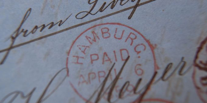 Das Startgebot für den Brief, der mit der grössten bekannten Anzahl von 9-Schilling-Briefmarken aus dem Jahr 1859 versehen ist, lag bei 60.000 Euro. Brief