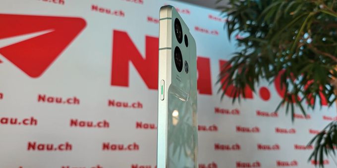 Ein Powerbutton mit Farbakzent ist natürlich immer gern gesehen. Oppo Reno8 Pro