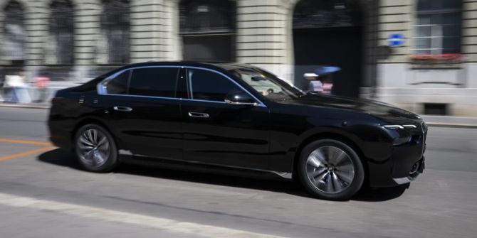 BMW i7
