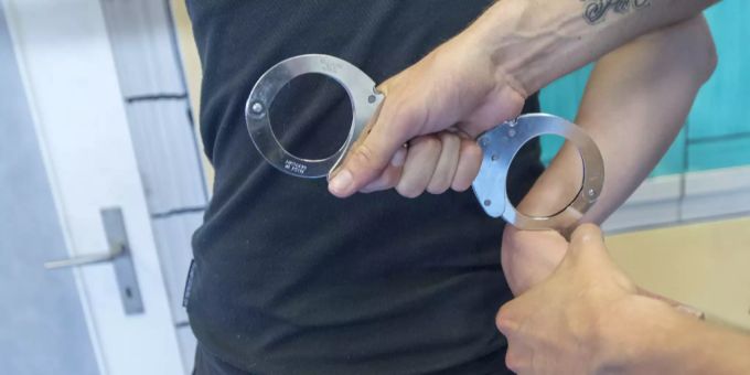 Ein 56-jähriger Schweizer wurde verhaftet. Verhaftung