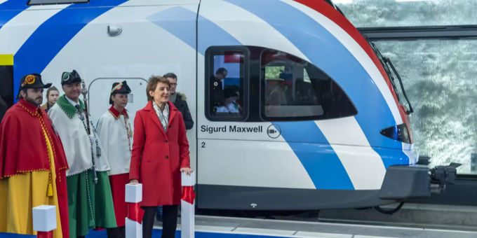 Simonette Sommaruga bei der Einweihung des neuen Léman Express, welcher um den Genfersee fährt. genfersee