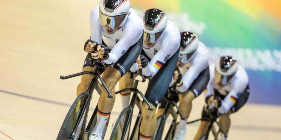 Hat die Mannschaftsverfolgung beim Weltcup in Hongkong gewonnen: Der deutsche Bahn-Vierer. Foto: Jens Büttner/dpa-Zentralbild/dpa