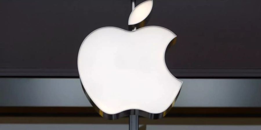 Apple steigt im November ins Videostreaming-Geschäft ein. Mit dem monatlichen Preis von fünf Euro bzw. Dollar für Apple TV+ ist das Angebot deutlich günstiger als bei Rivalen wie Netflix. Foto: Shawn Thew/EPA FILE/dpa