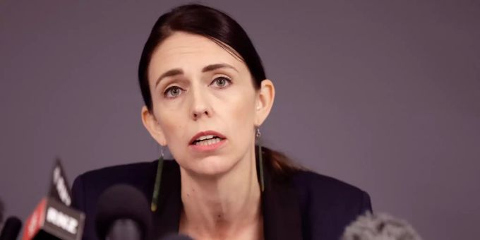 Jacinda Ardern, Premierministerin von Neuseeland, spricht auf einer Pressekonferenz nach dem Vulkanausbruch auf der White Island. Vulkanausbruch auf neuseeländischer Insel