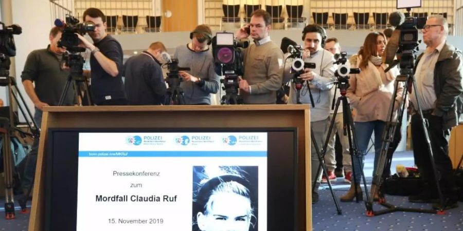 Polizei und Staatsanwaltschaft informieren über neue Ermittlungen im Mordfall Claudia Ruf. Foto: Roland Weihrauch/dpa