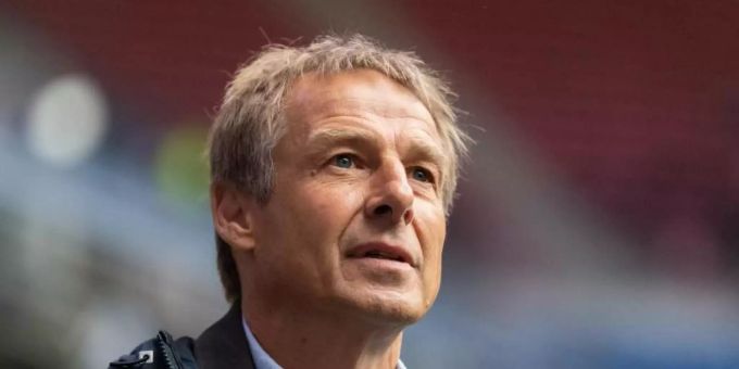 Versucht die positiven Aspekte der Torhüter-Konkurrenz zu betonen: Jürgen Klinsmann, ehemaliger Nationalspieler. Foto: Robert Michael/zb/dpa Versucht die positiven Aspekte der Torhüter-Konkurrenz zu betonen: Jürgen Klinsmann, ehemaliger Nationalspieler. Foto: Robert Michael/zb/dpa