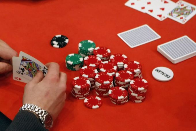 Neben dem Schwarzen Loch wurde auch eine Poker-Software in der Top Ten aufgeführt. poker