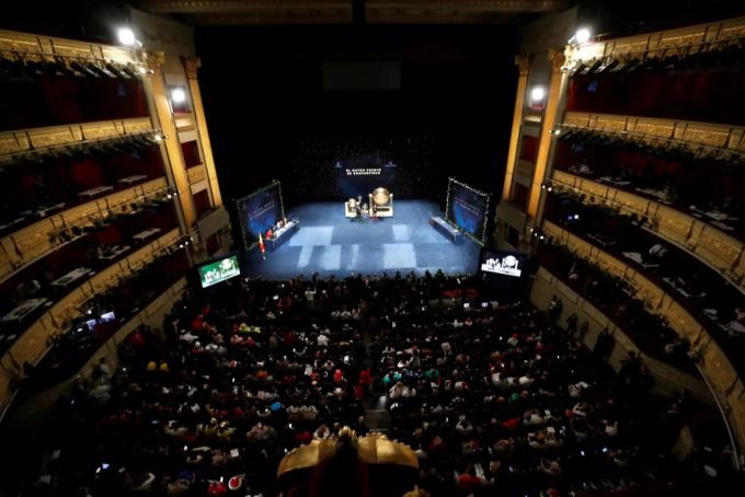 Die Ziehung der Glückszahlen bei der spanischen Weihnachtslotterie fand im Madrider Opernhaus Teatro Real statt. (Archivbild) weihnachtslotterie opernhaus teatro real