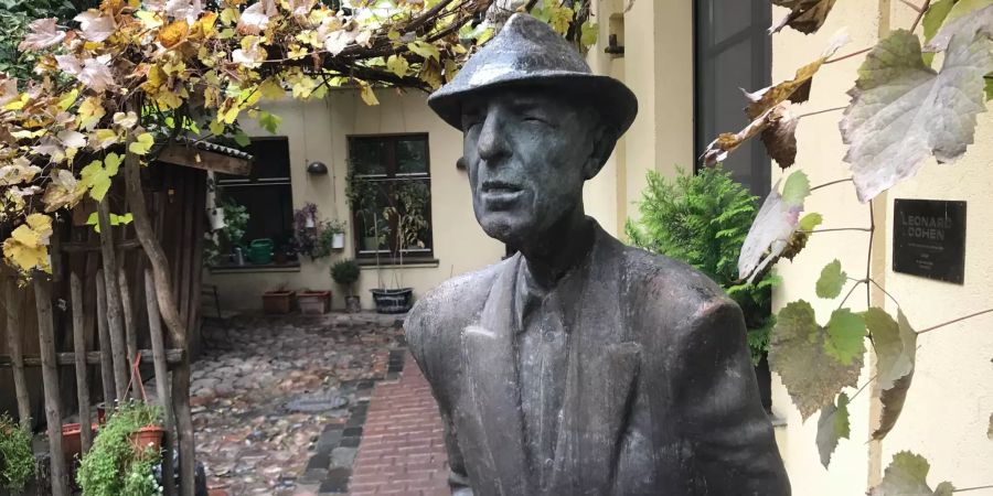 Leonard Cohen Statue Vilnius