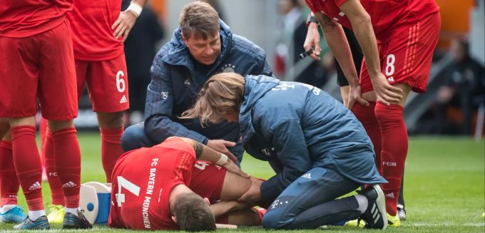 Verletzungssorgen bei den Bayern: Mit Niklas Süle fällt in der Abwehr ein Leistungsträger monatelang aus. Niklas Süle Bayern München