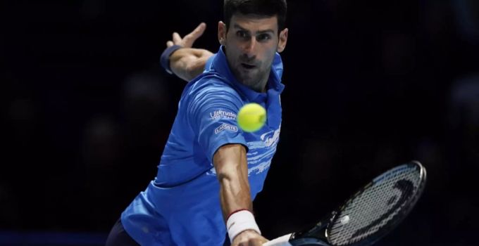 Novak Djokovic im Einsatz gegen Roger Federer an den ATP Finals. Novak Djokovic
